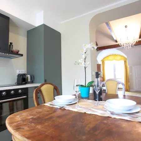 Charles Bridge Unique Maisonette Apartment Prague
