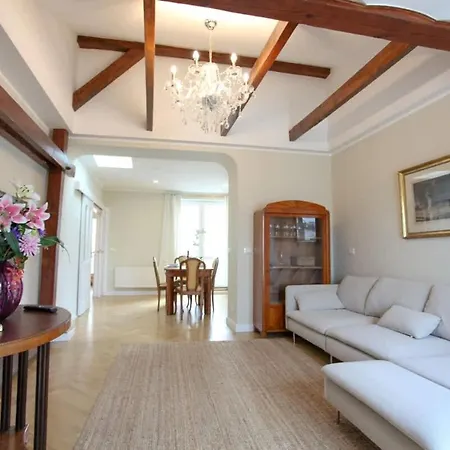 Charles Bridge Unique Maisonette Lägenhet