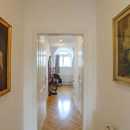 Charles Bridge Unique Maisonette Prag
