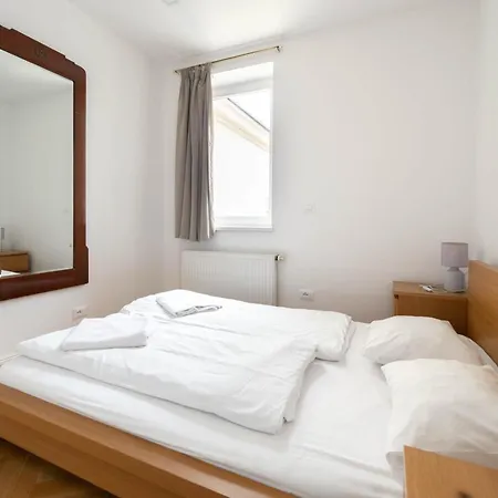 Charles Bridge Unique Maisonette Πράγα